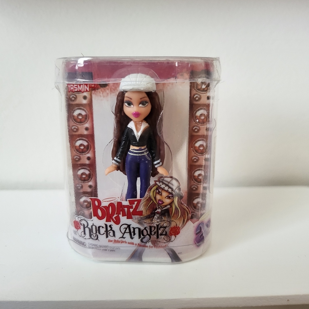 Bratz Minis Flashback Series 1 Rock Angelz Yasmin - Picture 3 of 4